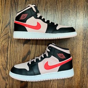 Air Jordan Mid (GS) Size Youth/Men's 6.5 - Very Good Used Condition